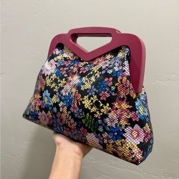 Floral Embossed Genuine Leather Handmade Wooden Frame & Cut-out Handle Bag - Picture 13 of 16